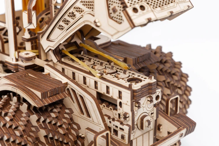 Traktor Kirovets K-7M - drewniane, mechaniczne puzzle 3D