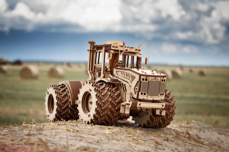 Traktor Kirovets K-7M - drewniane, mechaniczne puzzle 3D