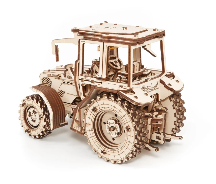 Traktor BELARUS-82- drewniane, mechaniczne puzzle 3D