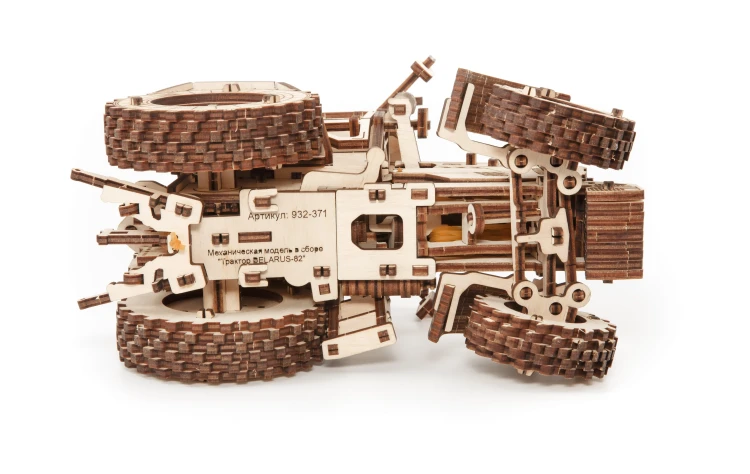 Traktor BELARUS-82- drewniane, mechaniczne puzzle 3D