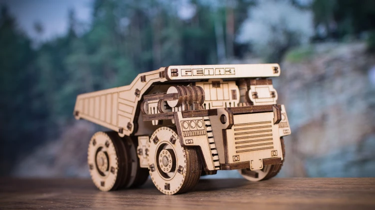 Wywrotka BELAZ Mini - drewniane, mechaniczne puzzle 3D