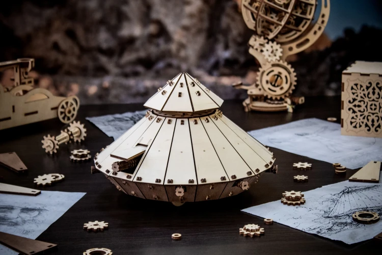 Czołg Leonarda da Vinci - drewniane, mechaniczne puzzle 3D