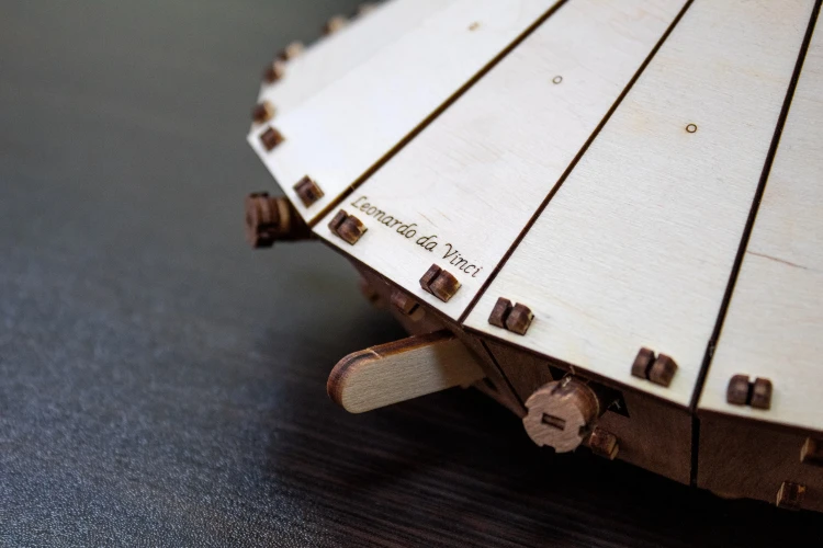 Czołg Leonarda da Vinci - drewniane, mechaniczne puzzle 3D