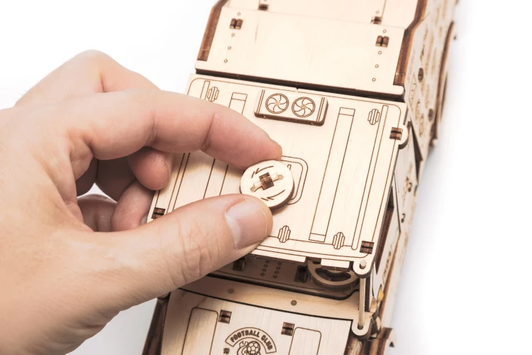 Ciężarówka MAZ 6440- drewniane mechaniczne puzzle 3D