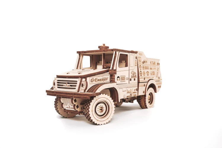Ciężarówka MAZ 6440- drewniane mechaniczne puzzle 3D