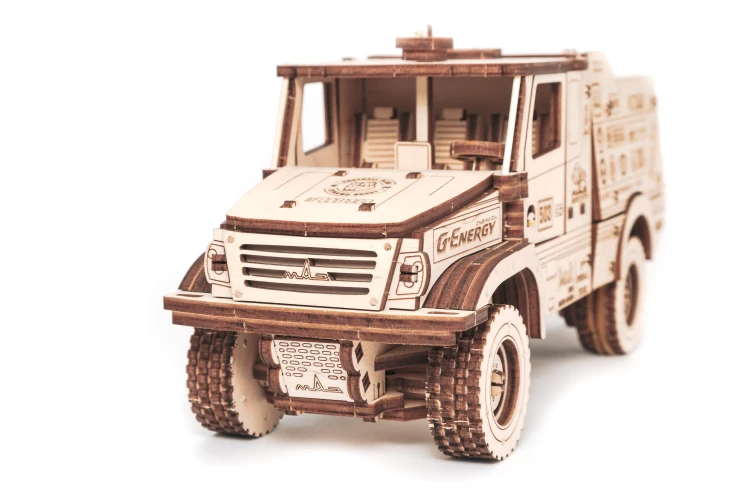 Ciężarówka MAZ 6440- drewniane mechaniczne puzzle 3D