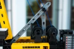 Klocki konstrukcyjne - Żuraw gąsienicowy Liebherr - dla dzieci od lat 7