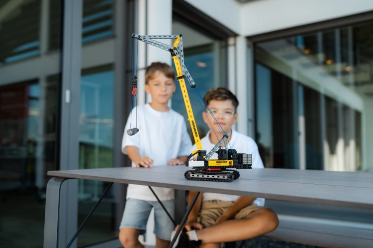 Klocki konstrukcyjne - Żuraw gąsienicowy Liebherr - dla dzieci od lat 7
