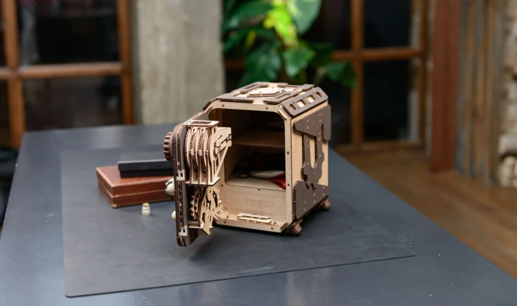 Drewniany Model Mechaniczny Puzzle 3D – Sejf 2.0 Ugears