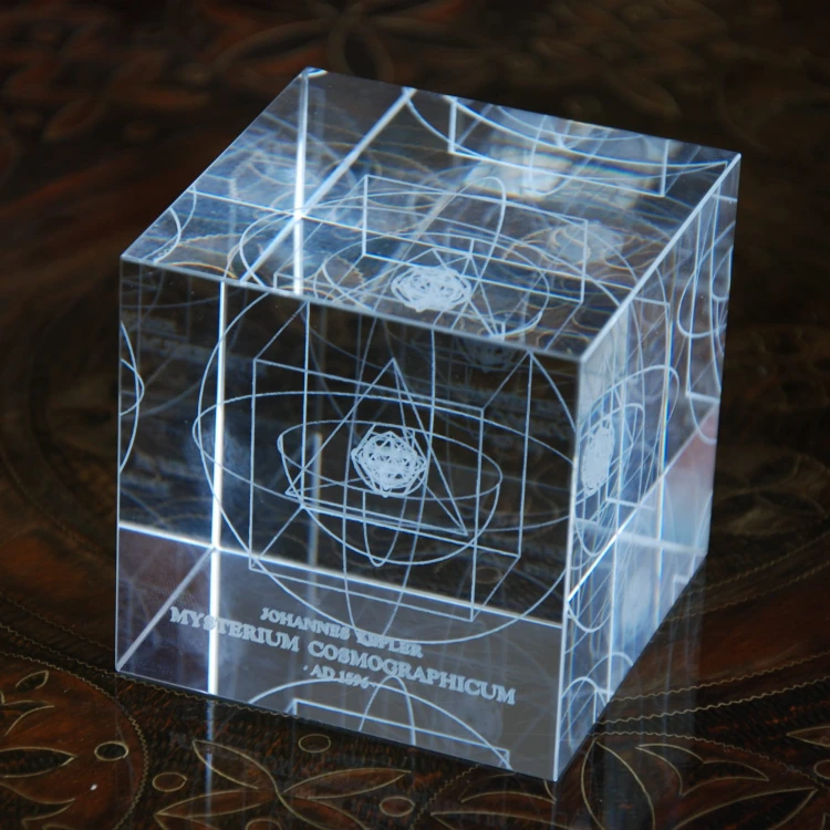 Elegancki przycisk do papieru 2